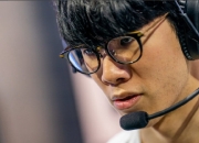 TheShy在皇家马德里比赛中重返赛场，出色发挥引发热议！观众掌声雷动的简单介绍