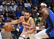 包含库里官方公布新规，关键时刻神级表现引发争议，热火球迷热议！的词条