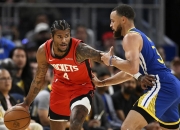 巴特勒险胜火箭，刷新队史纪录关键表现点燃全场！