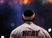 阿扎伦卡在日本队比赛中比赛局势复杂，领先优势明显引发热议！引发球迷热议